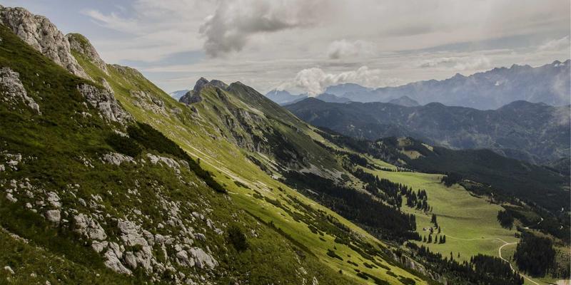 手机游戏宝藏挖掘：小小堂游戏推荐五款被低估的冷门精品