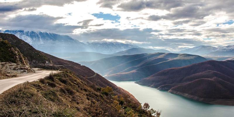 经典IP手游化成功案例解析：哪些改编真正还原了原作精髓 | 小小堂游戏攻略与推荐